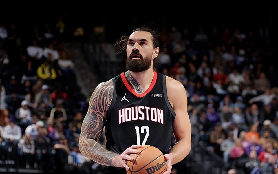 全靠他的前场篮板了！火箭对于内线老将的依赖度其实非常高