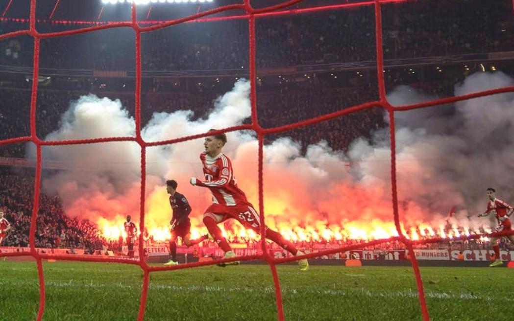 考虑下场欧冠关闭南看台，德雷森：放烟火的球迷在伤害俱乐部