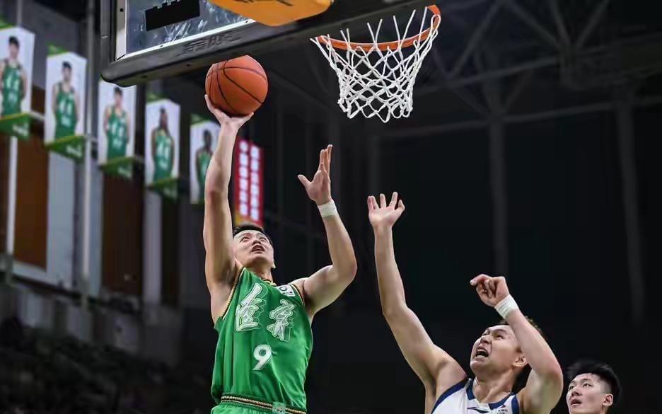 CBA最新排名大变，辽宁连败太丢人，又有两大主教练也面临下课