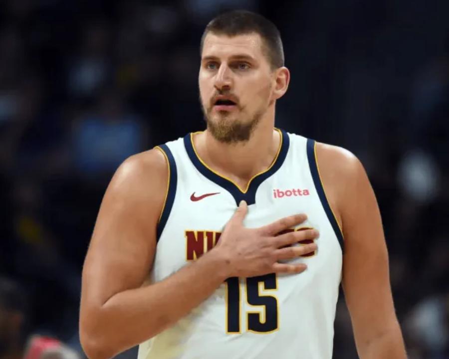 约基奇34分10篮板9助攻完爆申京，NBA第一中锋还是约老师！