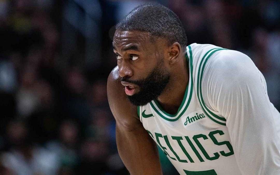 摇头，凯尔特人杰伦布朗对尼克斯布伦森获得12月最佳球员感到不满