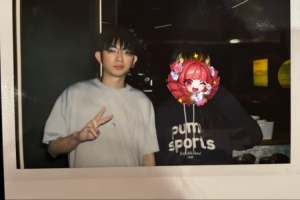 网友晒照火锅店偶遇Flandre圣枪哥和粉丝合照还帮忙买单