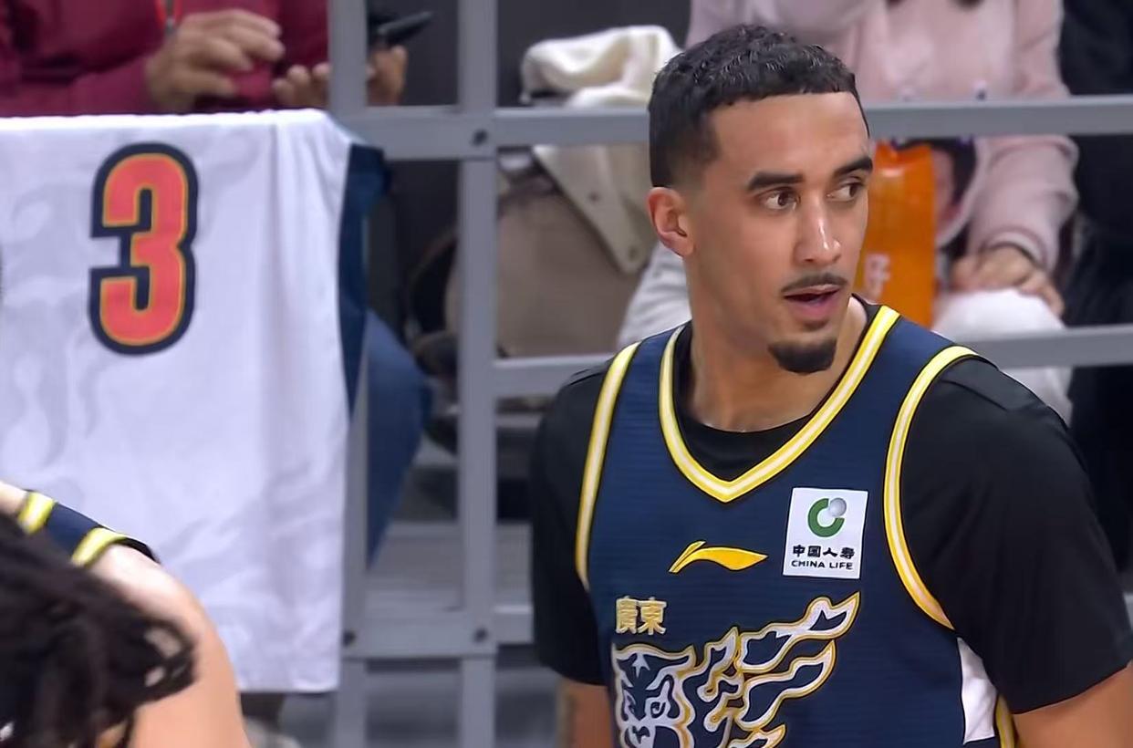 太适合广东队！CBA暴力锋卫确认被裁，朱芳雨有望底薪完成截胡