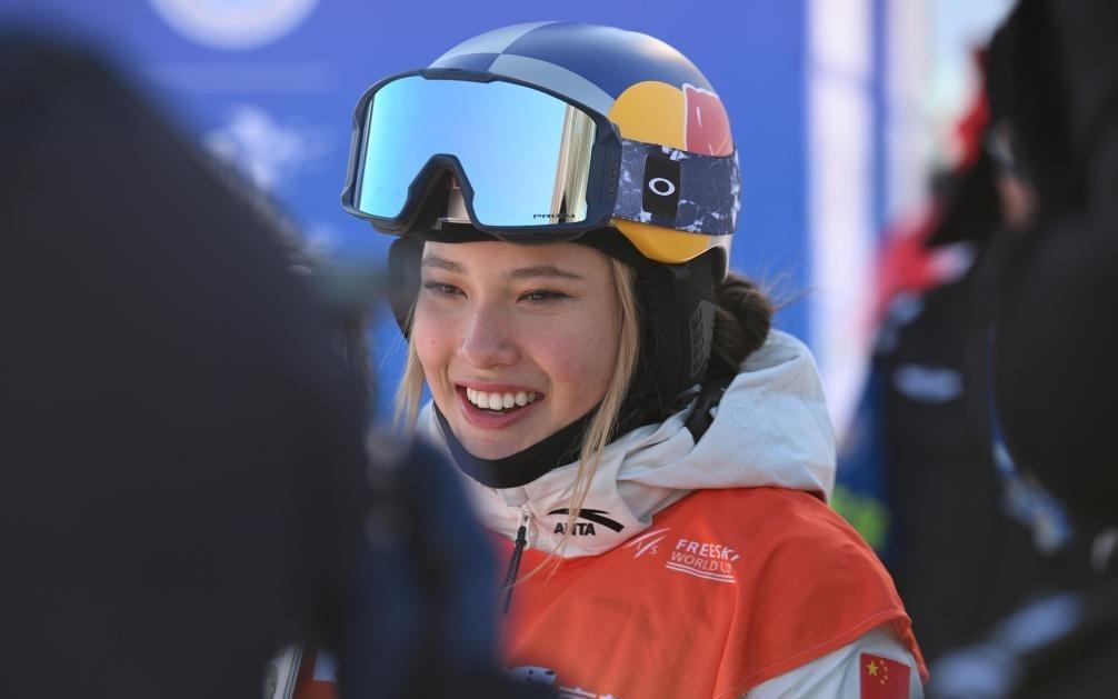 崇礼赛道再亮相！谷爱凌说留在顶峰比攀登更难