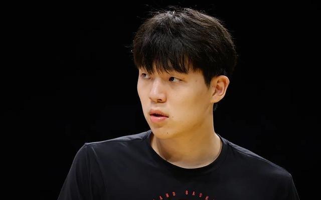 开拓者主帅回应杨瀚森被下放：他是个真正有职业精神的球员此前已官宣被召回