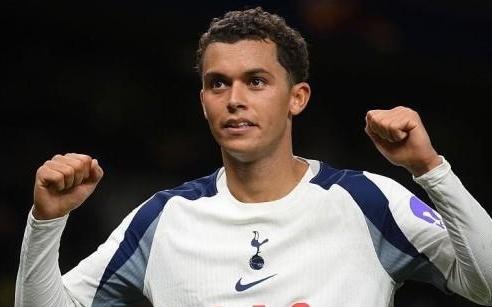 记者：水晶宫或签入布伦南约翰逊