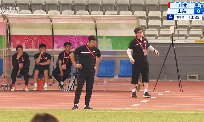 山东两大新星不首发依木兰撤早了！韩鹏为保守付出代价转正难了