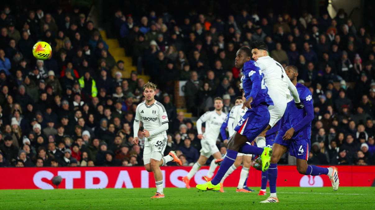 12！铁卫直红英超11.8亿豪门德比落败8轮仅1胜落后榜首17分