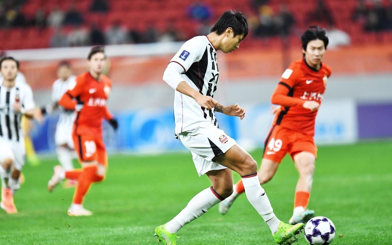 从被屠杀到欢庆，夺冠的光环能掩盖失利的羞耻球迷：装都不装了