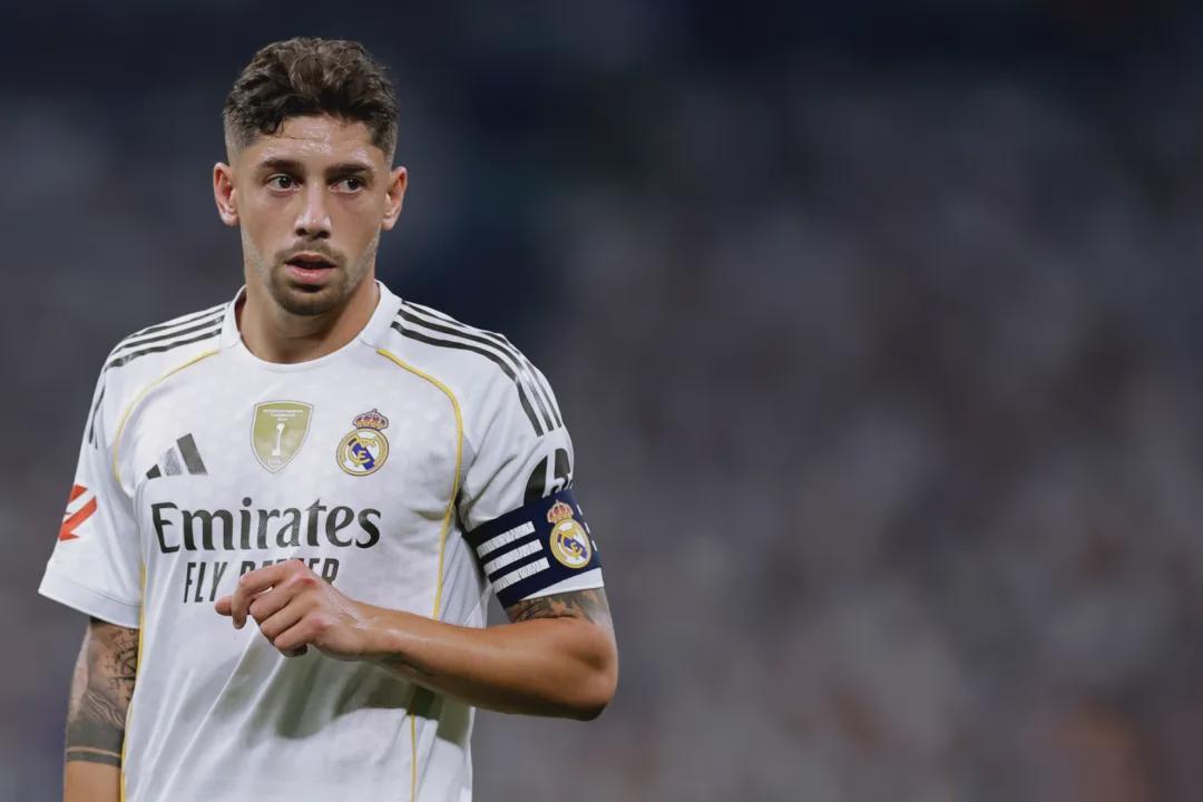 皇马巨星加盟曼联巴尔韦德不满阿隆索，红魔有意签约