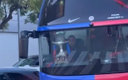 载誉归来，西超杯冠军奖杯已随队抵达巴塞罗那