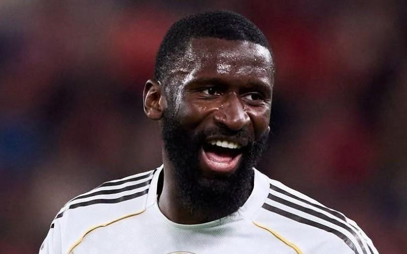 记者：吕迪格膝盖不适出战马竞存疑，赫伊森可能搭档阿森西奥