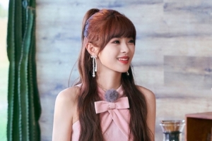 主持人泱泱晒照：如果我和你约会那么我将长这个样子