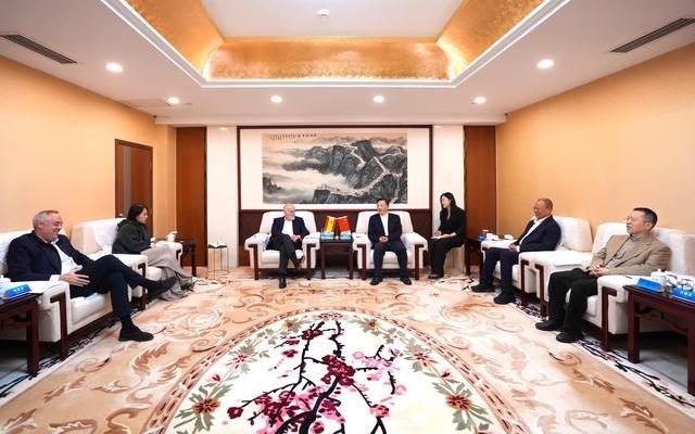 总台领导会见西班牙职业足球联盟主席特巴斯