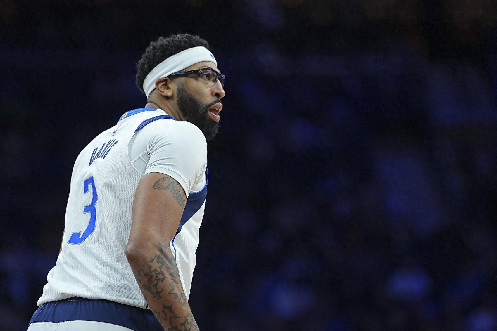 菜鸡互啄！浓眉19分16板2助2帽仍该批难怪老鹰拒绝用状元交易你