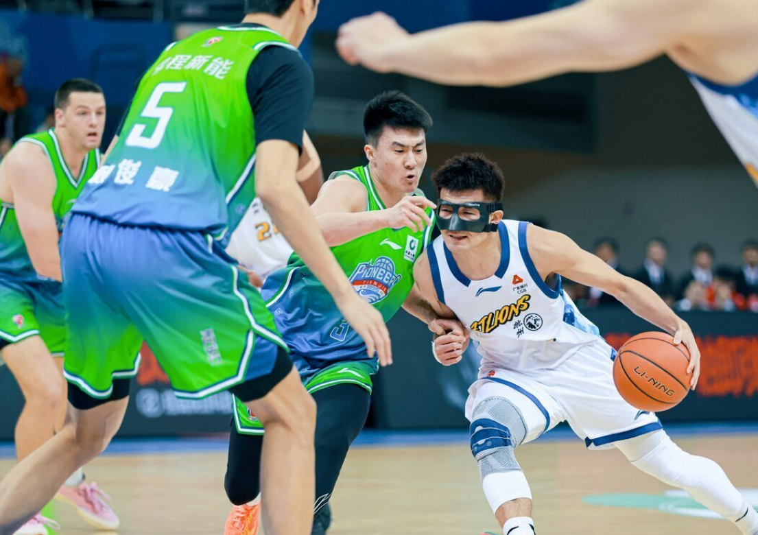 CBA综述：卫冕冠军登顶榜首，广东8连胜告一段落，浙江逆转青岛