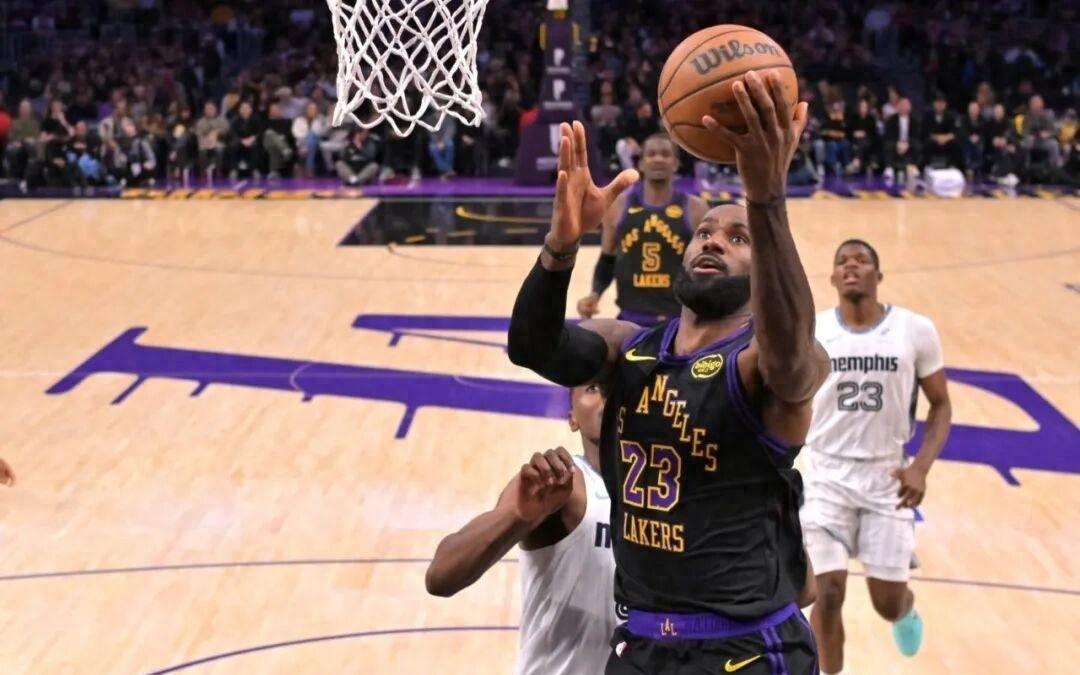 打服黑子！41岁老詹头再创纪录，湖人没他真不行