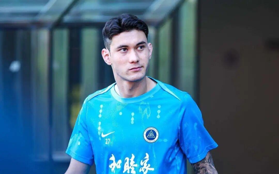 中超进球和数据挂零的他，却入围今年中国金球奖候选人，引发质疑