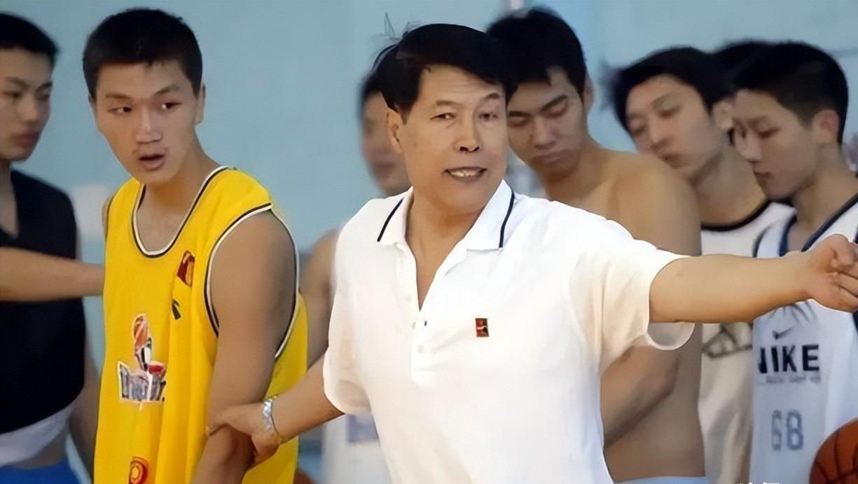 他是前男篮主帅，“徒子徒孙”遍布CBA世界冠军儿子移民澳大利亚