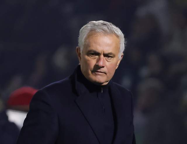 点球打飞63岁穆帅低头认命！欧冠末轮