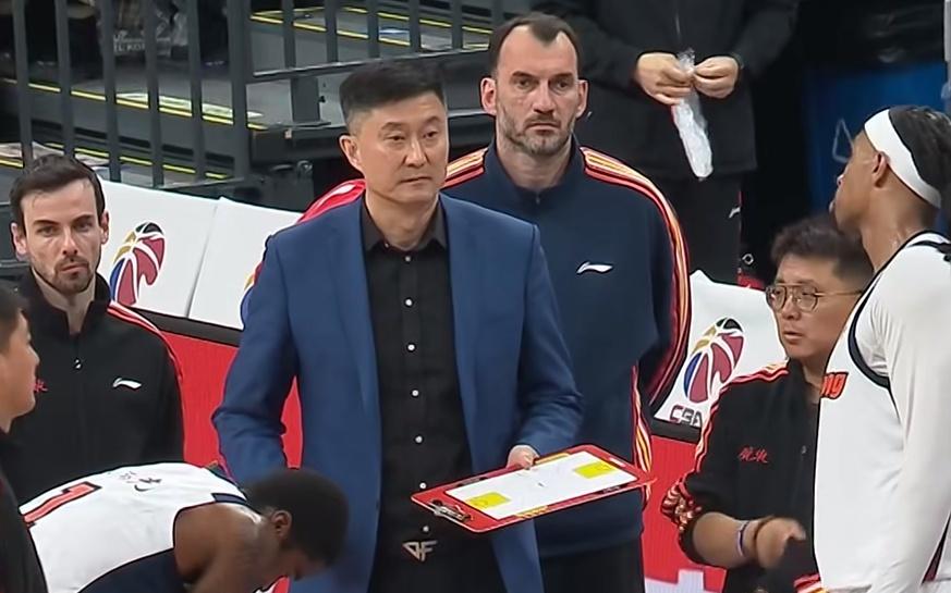 杜锋透露徐杰最新伤情！内侧副韧带+脚踝受伤，已前往医院拍片