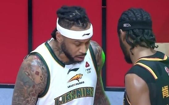 杨鸣：求胜欲望、执行力沟通都是正向莫兰德抢了21个篮板非常关键