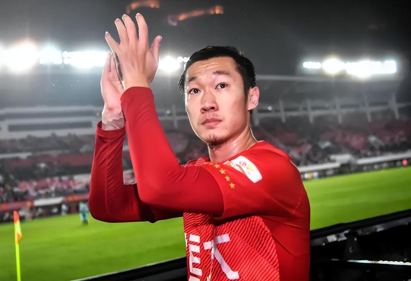 上港两位离队热门迎来命运反转，如今都跟俱乐部冬训，值得期待