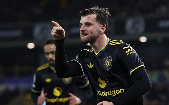 足坛一夜动态：AC米兰大逆转登顶意甲第1，B费创纪录曼联复仇狼队