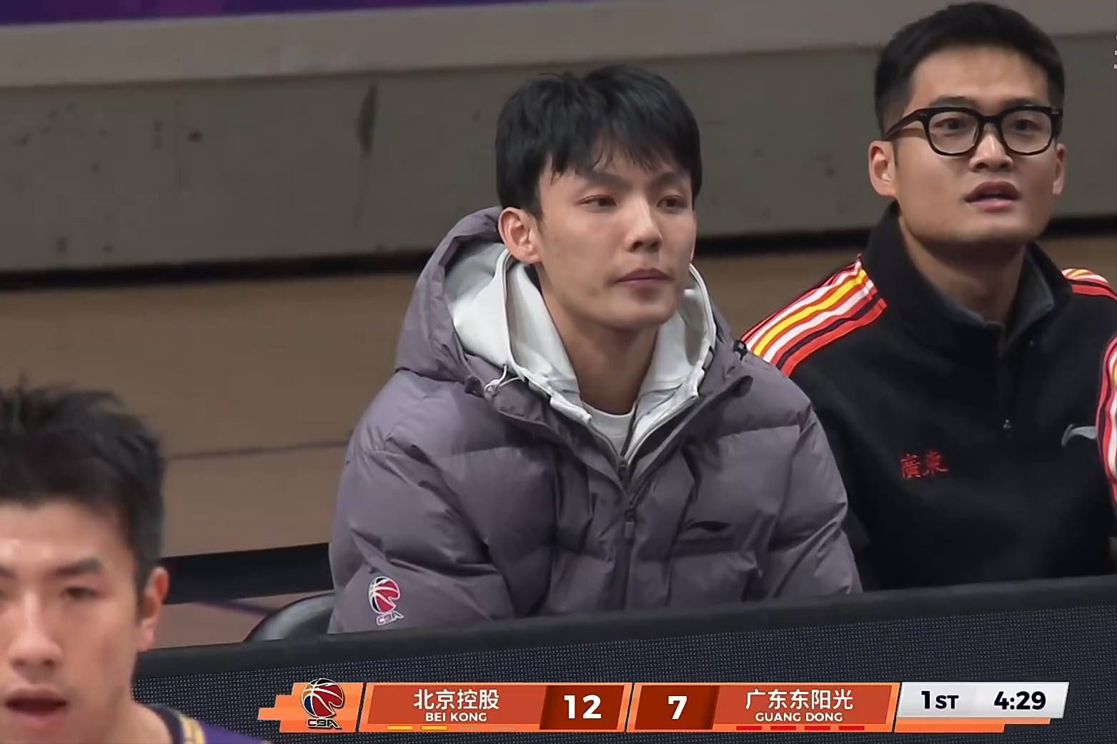 CBA：胡明轩14分取胜，徐杰缺阵外援爆发，廖三宁空砍17+9