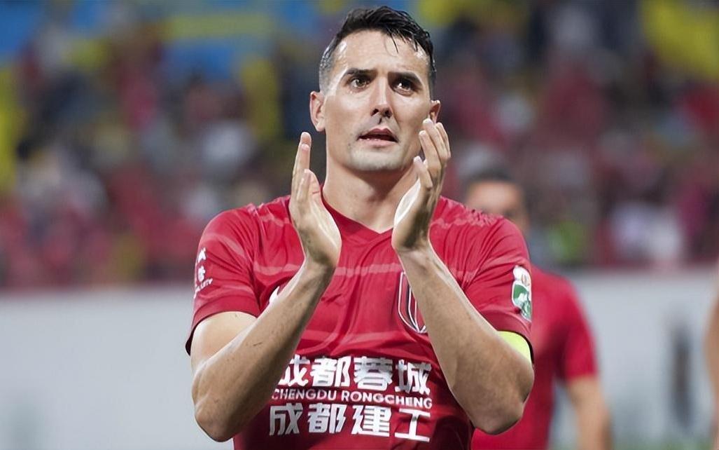 成都蓉城续约周定洋受阻，中超3豪强暗中挖角，最大威胁不是海港