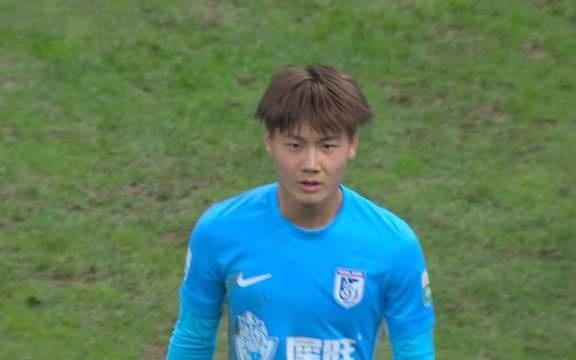 杨铭锐伤病无碍大连英博U21冲乙1场定胜负朱鹏宇毛伟杰离队集训