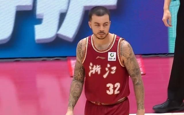 丁伟：很抱歉新赛季前两个主场都没拿下打成这样没有客观理由