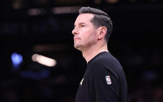 雷迪克：在如今的联盟里像艾顿这样手感细腻的内线已经不多见了