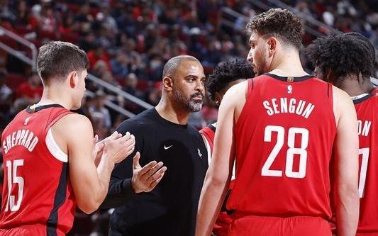 乌多卡：我们没有顶住身体对抗也没处理好包夹