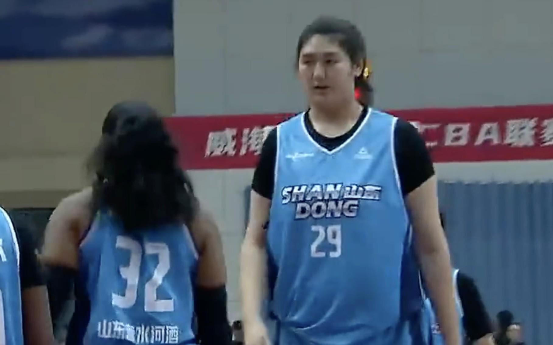 张子宇WCBA首秀砍15+6，山东主帅：联赛的对抗她还需要慢慢适应