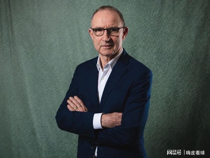 官宣！英国豪门同日换帅，比曼联更彻底，主教练总监一起离开