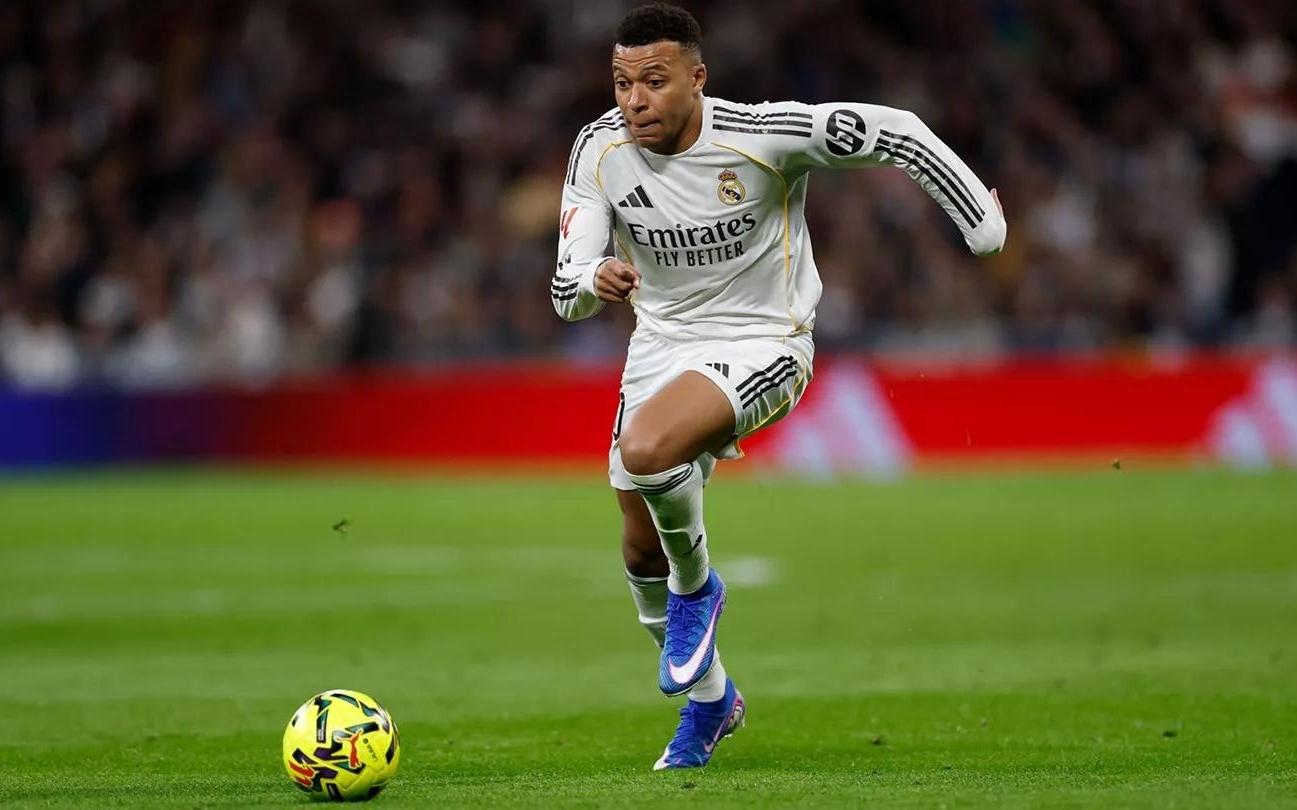 皇马官方：姆巴佩左膝扭伤法媒预计至少伤缺三周