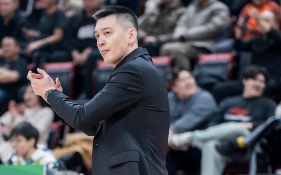 杨鸣：两个客场的篮板和专注度都很好，希望大家能把状态延续