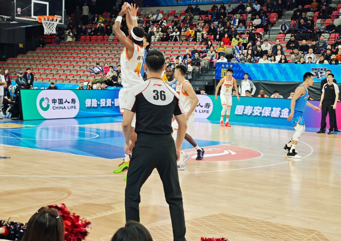 CBA积分榜：广厦3连胜再登榜首，广东升第二，新疆辽宁皆主场失利