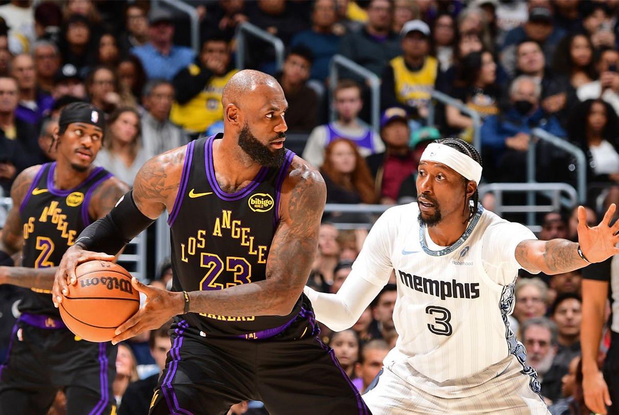 泪目！41岁詹皇轰31+9+6再创神迹：湖人关键时刻11胜0负真猛