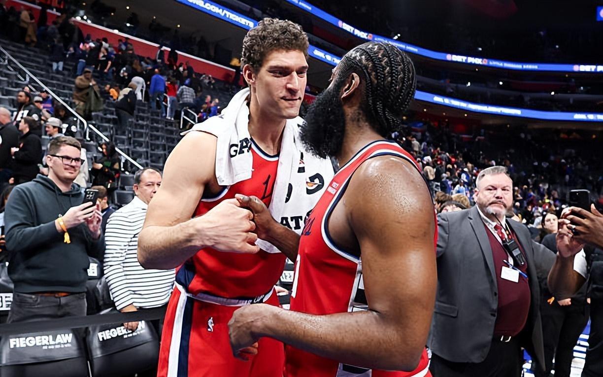 又一次打出了灾难级表现，但快船对于内线老将依然是充满了信心