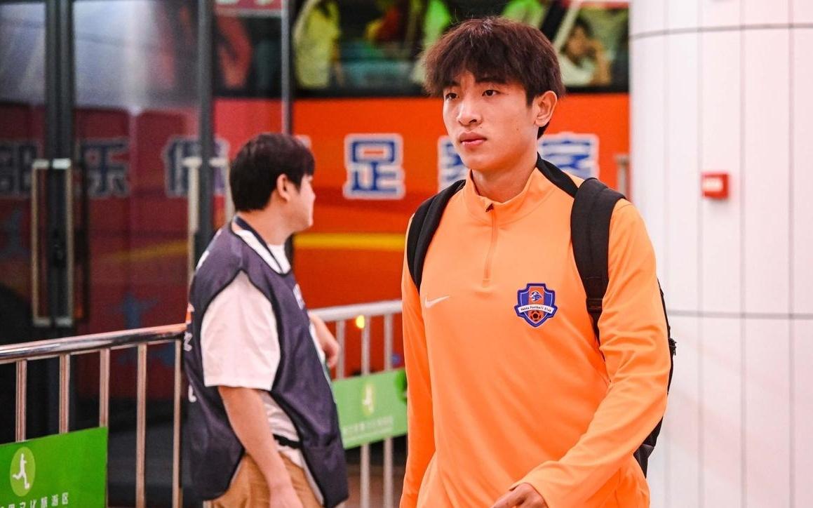 官宣！17岁中超新星留洋，比王钰栋起点