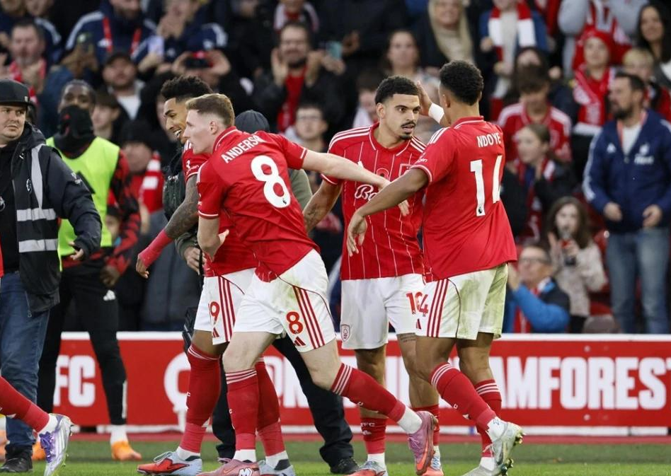 22！不惧2分钟连丢2球，迪亚洛世界波救主，曼联4轮10分冲到第5