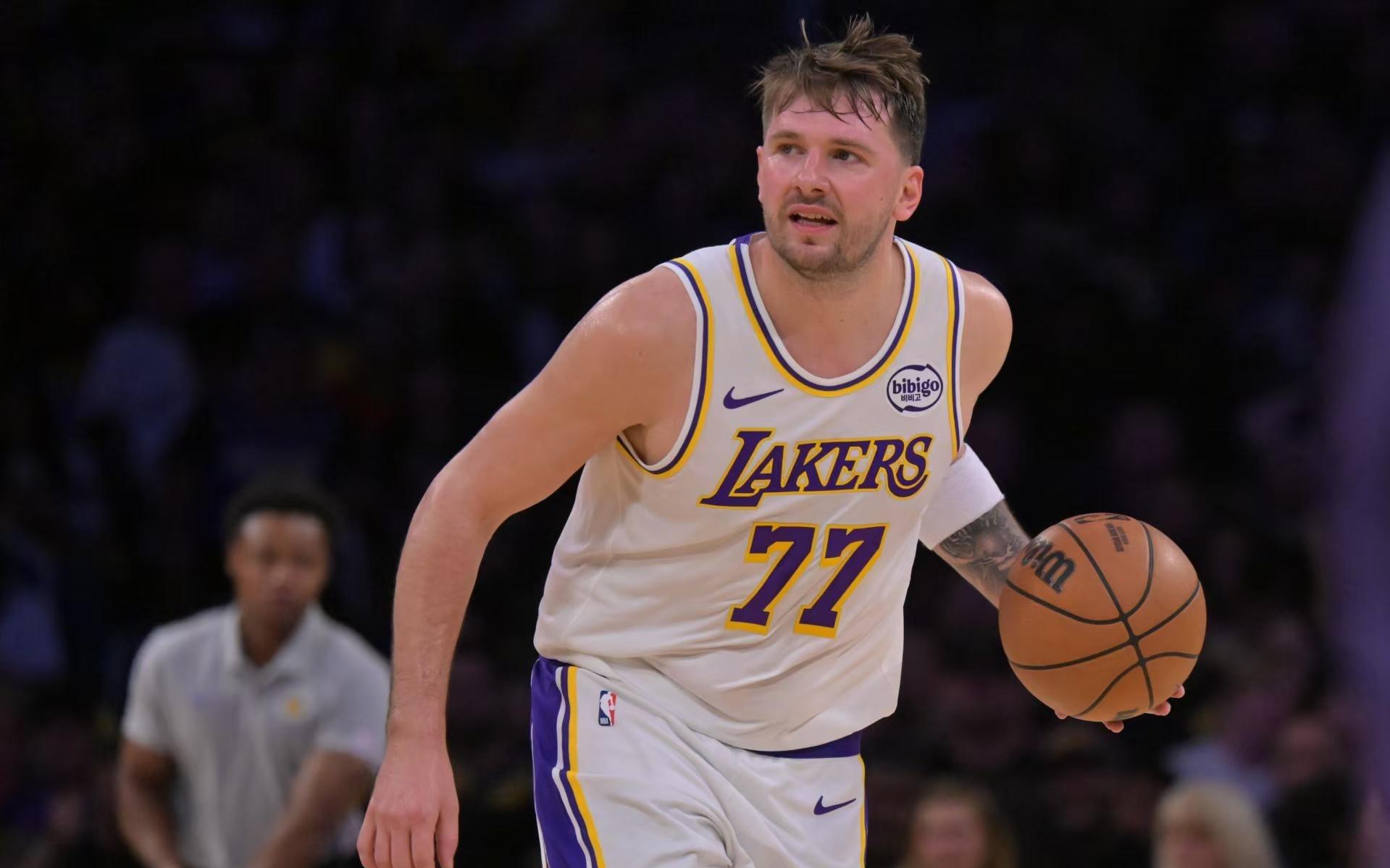 险胜！湖人128121灰熊，赢球谁是关键拉拉维亚迎爆发