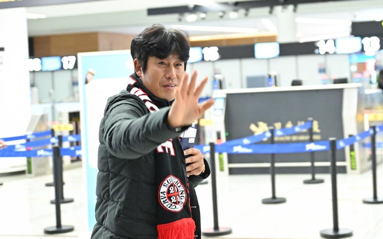 成都蓉城又一人离开，同位置竞争太激烈，球迷：是不是写错名字了