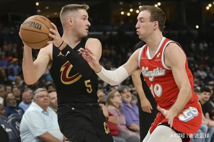 媒体支招湖人交易19+4后卫，送24岁前锋不明智，替补射手当添头