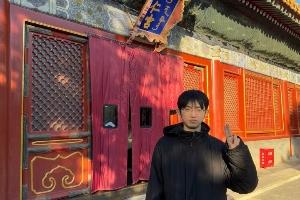 圣枪哥晒出休赛期旅游照：与Meiko等好友聚首，还收到邓紫棋签名