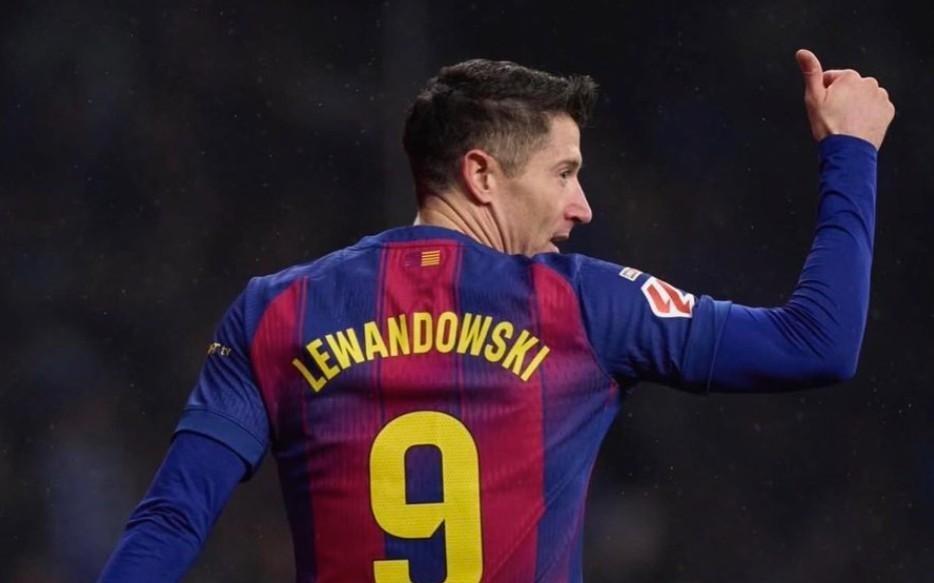 记者：利雅得新月已向巴萨提议将莱万加入坎塞洛的交易