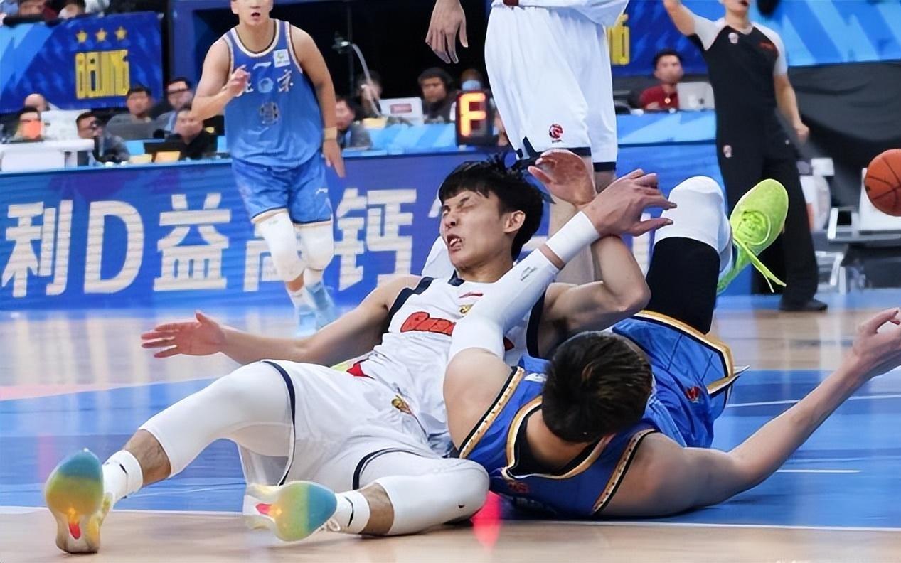 徐杰的伤势，经检查没有大问题，还回复球迷说：下场继续打！