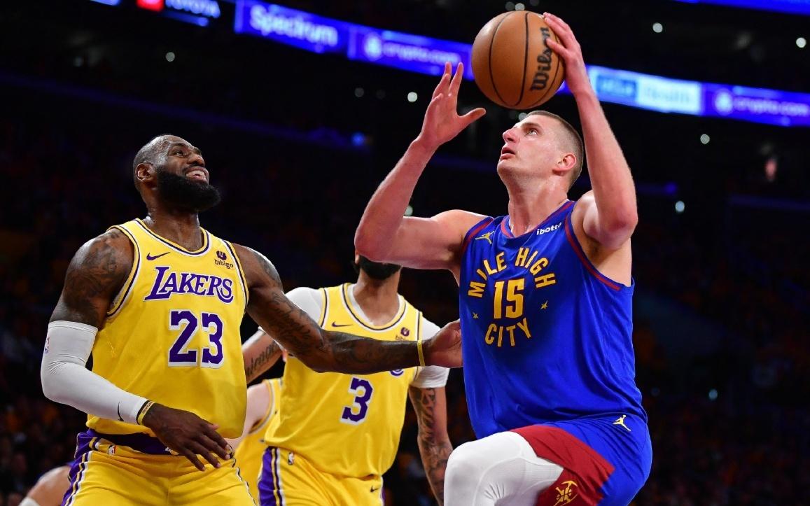 空砍22分，空砍33分，越打越憋屈！NBA联盟第一人逐渐暴露短板